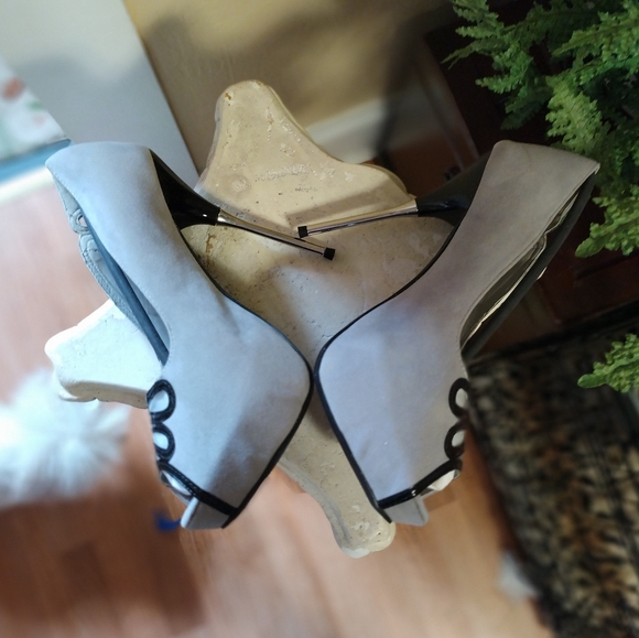 Gray Cutout Stilletos - Picture 9 of 10